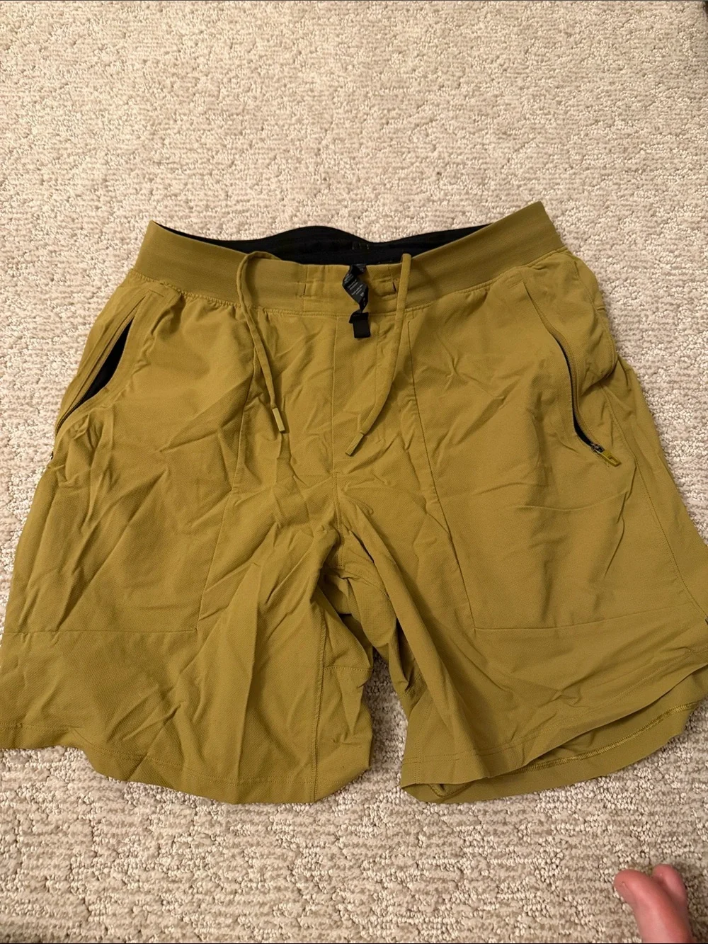7” lululemon athletica Men's Olive Green Drawstring Athletic Shorts